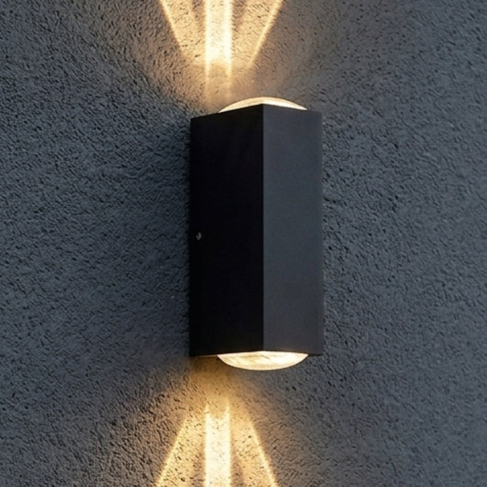 Applique murale extérieure GIULO allumée, faisceau vers le haut et vers le bas
