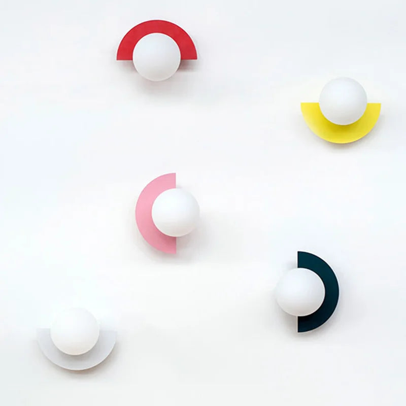 applique-murale-toute-les-couleur-mur-blanc-eclaire-rosa-glintz