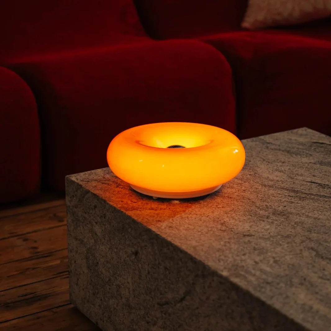 donut-lampe-orange-glintz-vue-profil-allume-nuit-salon